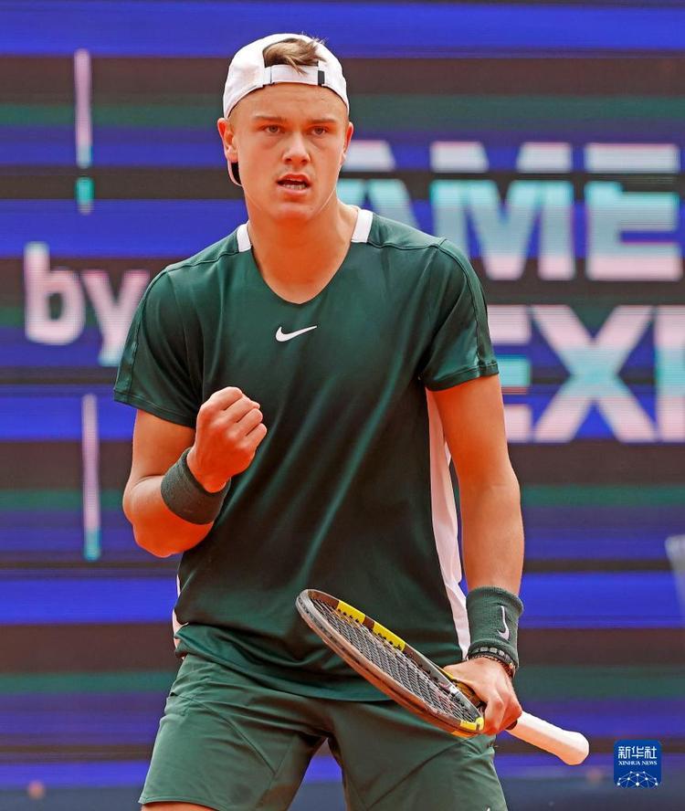 中场球员如 中场球员如